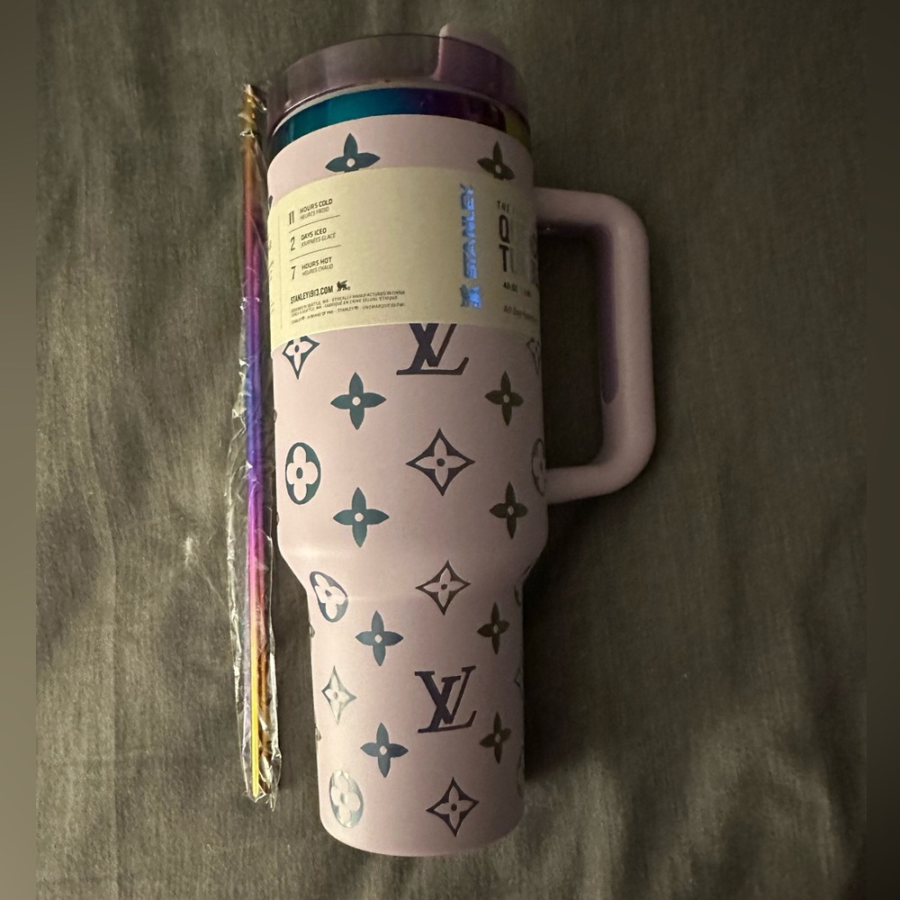 Designer 40oz Stanley NEW IN BOX - Picture 7 of 7